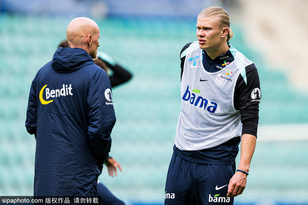 关于哈兰德新星战术调整表现突出，德国队前途光明！赢得满堂喝彩的信息