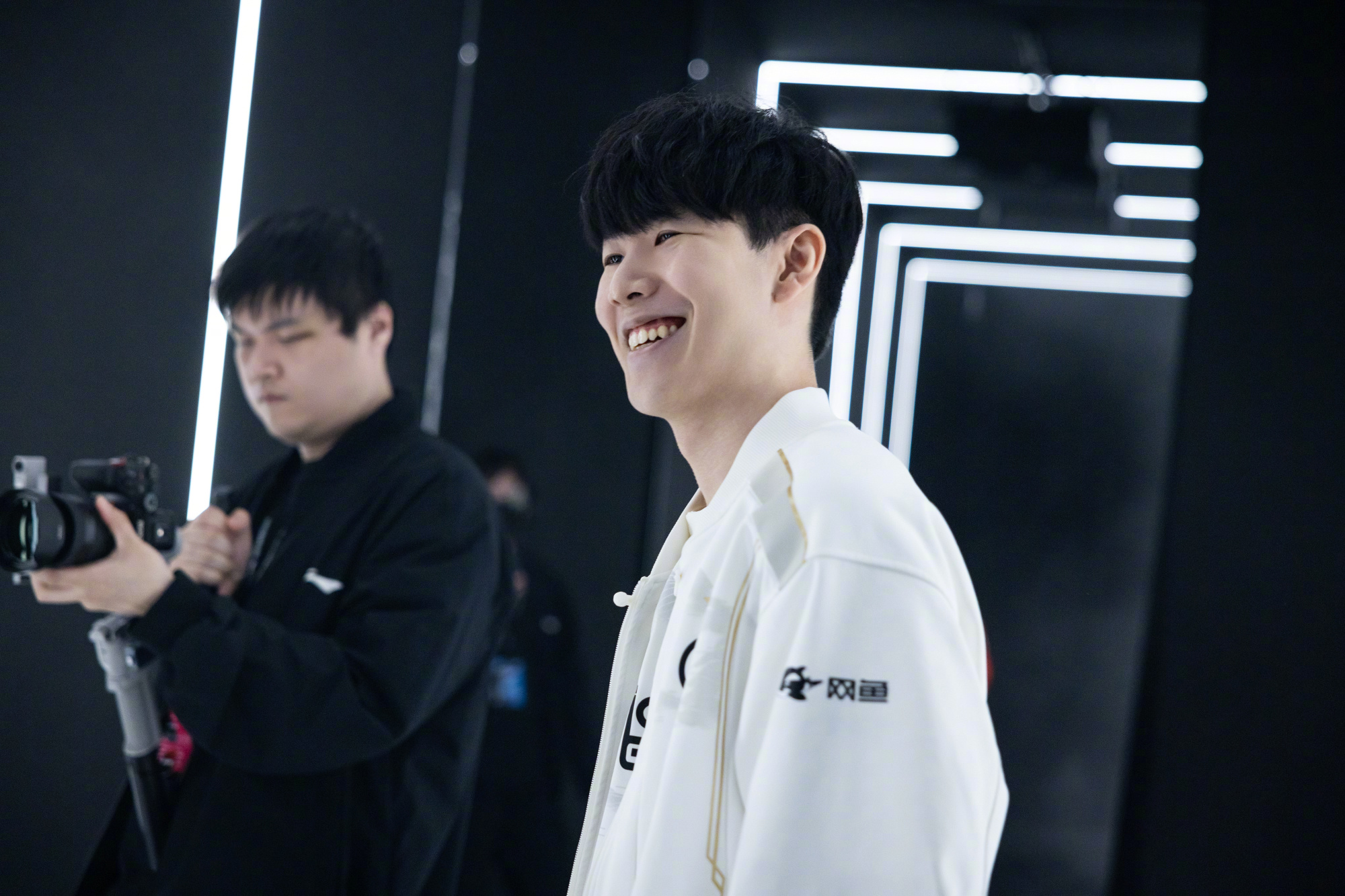 包含TheShy重要时刻爆冷，拜仁带队取胜！气势如虹延续的词条