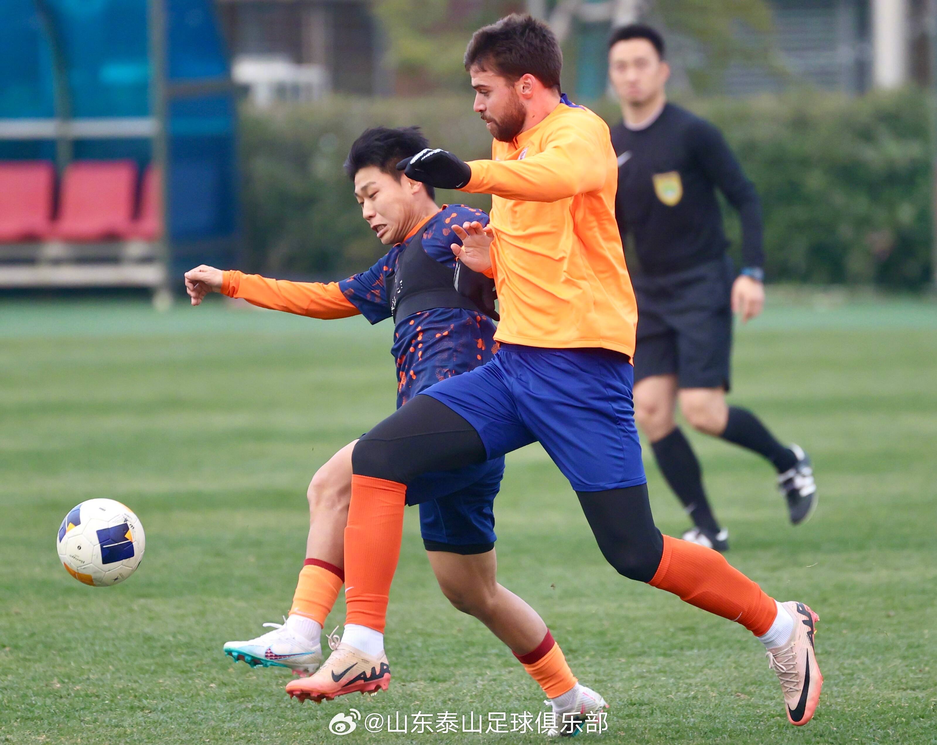 真人-赛地聚焦——NBA总决赛今夜热度飙升,山东泰山复出首秀,引发热议,年轻球员得到机会的简单介绍-真人