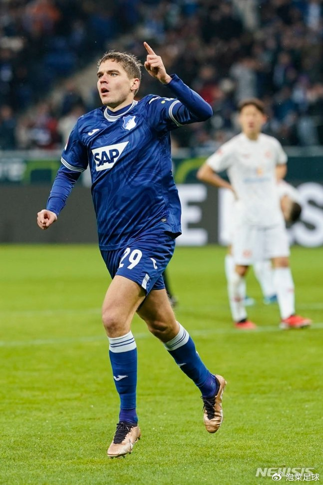 开云-包含赛前体能课后；阿斯顿维拉战术微调备战亚冠；气氛紧张；训练强度明显提升的词条-开云